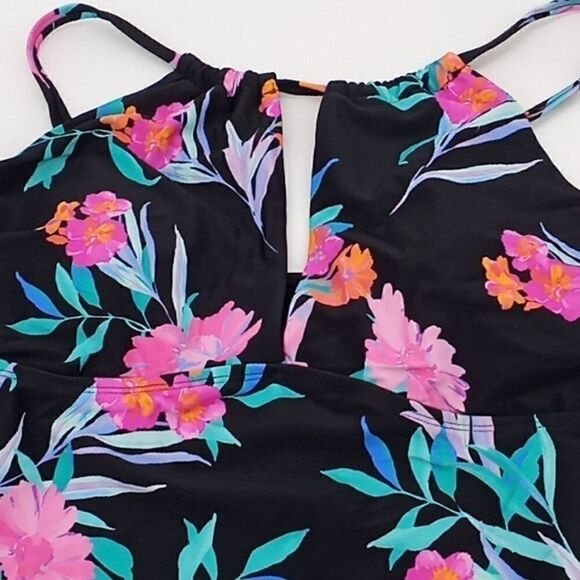 Island Escape Women's Poolside
One-Piece Swimsuit, Ocean Bloom Multi size 8 New - Picture 5 of 16